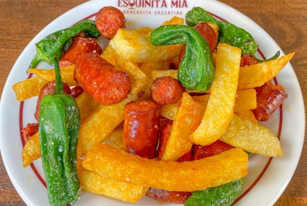 chistorra con patatas y pimientos de Padrón