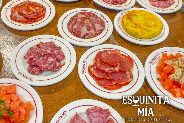 variedad de embutidos