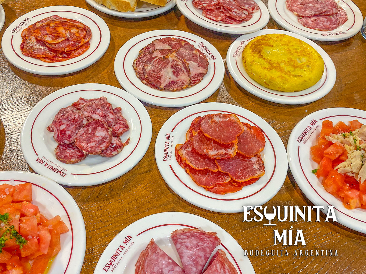 variedad de embutidos