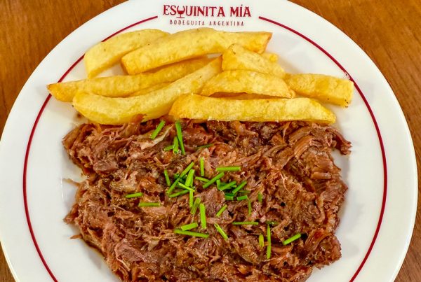 Tapa de "Rabo de Toro" con patatitas fritas.